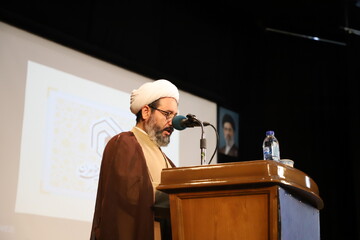 تجلیل از ۱۲ پژوهشگر و مدرسه علمیه برتر در همایش ملی زن تراز در گفتمان انقلاب اسلامی در تبریز