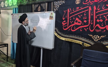 طلاب با علم، تقوا و بصیرت، پرچم‌داران ترویج معارف اسلامی در جهان باشند