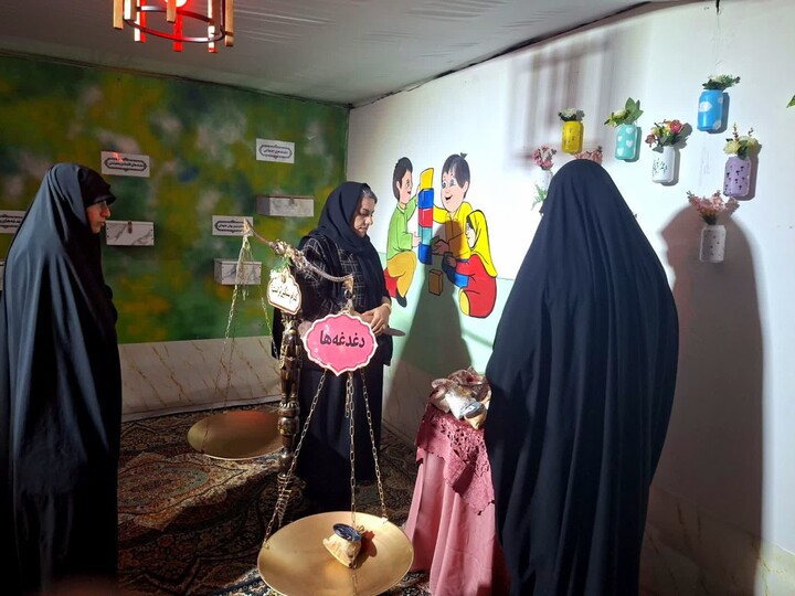 تصاویر/ غرفه «یک خانه، هزار لبخند» مدرسه علمیه نرجسیه سیرجان در سوگواره «کوچه‌های بنی‌هاشم»