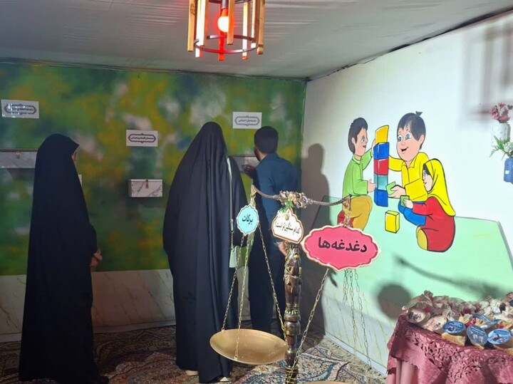 تصاویر/ غرفه «یک خانه، هزار لبخند» مدرسه علمیه نرجسیه سیرجان در سوگواره «کوچه‌های بنی‌هاشم»