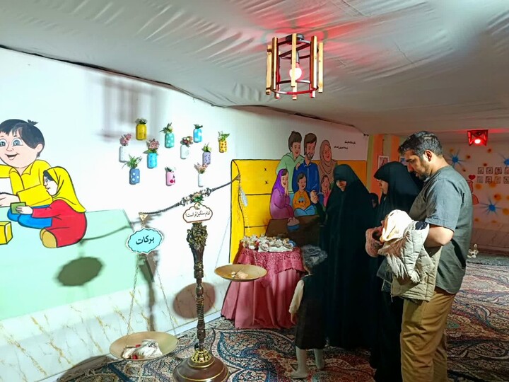تصاویر/ غرفه «یک خانه، هزار لبخند» مدرسه علمیه نرجسیه سیرجان در سوگواره «کوچه‌های بنی‌هاشم»