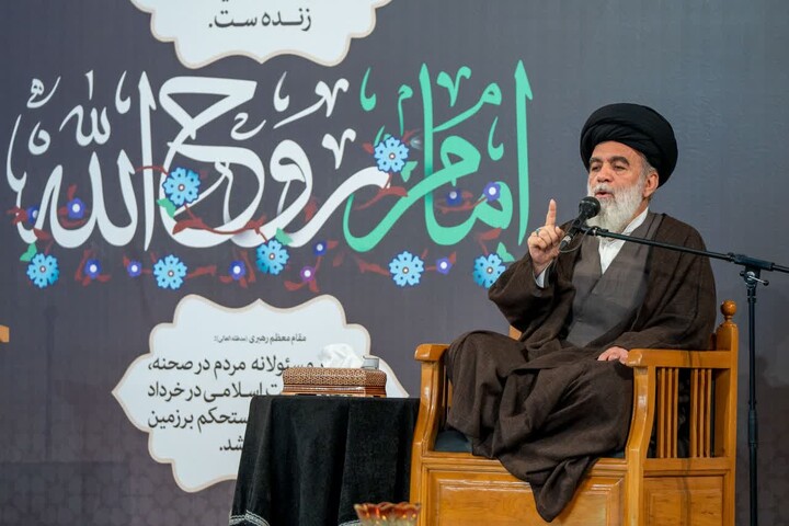طلاب در تبیین معارف اهل‌بیت(ع) و انجام رسالت دینی پیشگام باشند