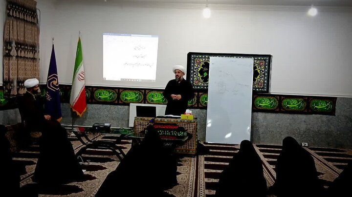 تصاویر/ نشست تخصصی باموضوع خانواده در مدرسه علمیه معصومیه فهرج