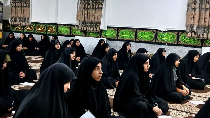 تصاویر/ نشست تخصصی باموضوع خانواده در مدرسه علمیه معصومیه فهرج