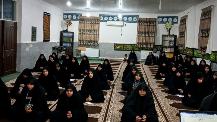 تصاویر/ نشست تخصصی باموضوع خانواده در مدرسه علمیه معصومیه فهرج