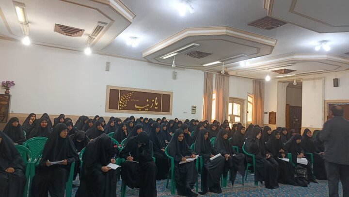 تصاویر/ کارگاه هفتگی مدرسه علمیه حضرت زینب(س) کرمان