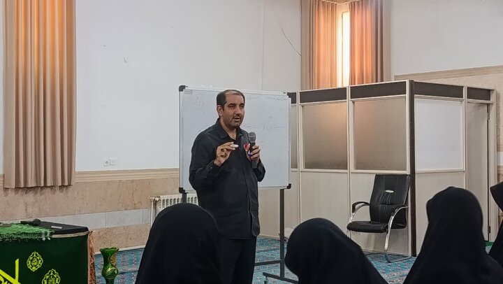 تصاویر/ کارگاه هفتگی مدرسه علمیه حضرت زینب(س) کرمان