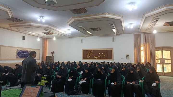تصاویر/ کارگاه هفتگی مدرسه علمیه حضرت زینب(س) کرمان