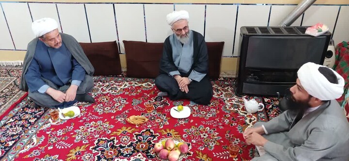 تصاویر / تجلیل امام جمعه نهاوند از روحانیون مستقر در روستاها