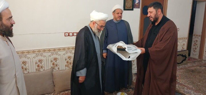 تصاویر / تجلیل امام جمعه نهاوند از روحانیون مستقر در روستاها