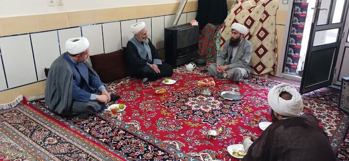 تصاویر / تجلیل امام جمعه نهاوند از روحانیون مستقر در روستاها