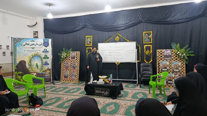 برگزازی دوره اربعین تعالی با موضوع تبیین ماهیت، پیشینه و رسالت حوزه علمیه در مدرسه علمیه خواهران خورموج