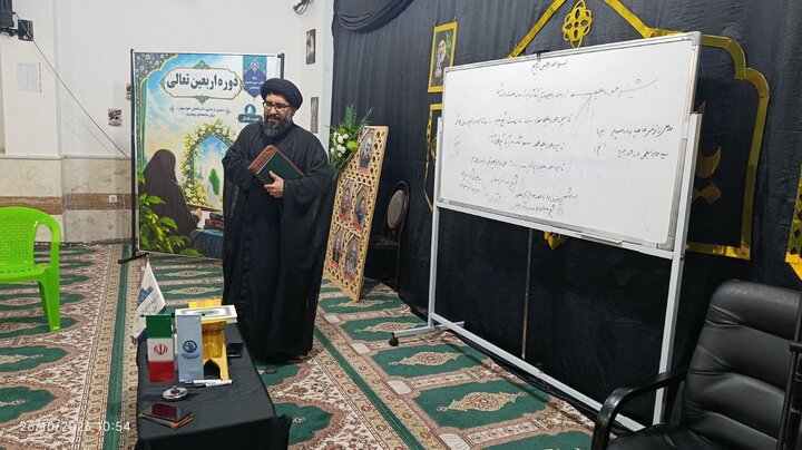 برگزازی دوره اربعین تعالی با موضوع تبیین ماهیت، پیشینه و رسالت حوزه علمیه در مدرسه علمیه خواهران خورموج