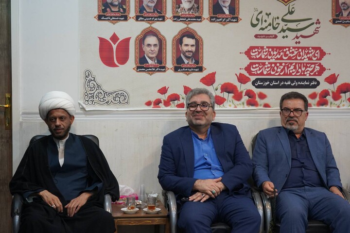 دیدار مدیران سازمان منطقه آزاد اروند با نماینده ولی فقیه در خوزستان