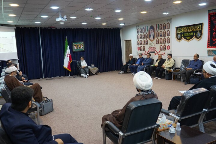 دیدار مدیران سازمان منطقه آزاد اروند با نماینده ولی فقیه در خوزستان
