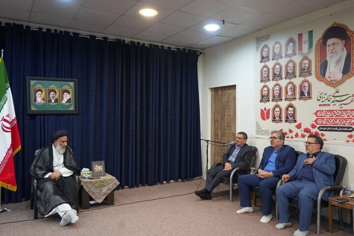 دیدار مدیران سازمان منطقه آزاد اروند با نماینده ولی فقیه در خوزستان