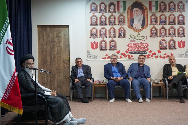 دیدار مدیران سازمان منطقه آزاد اروند با نماینده ولی فقیه در خوزستان