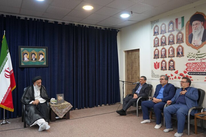 دیدار مدیران سازمان منطقه آزاد اروند با نماینده ولی فقیه در خوزستان