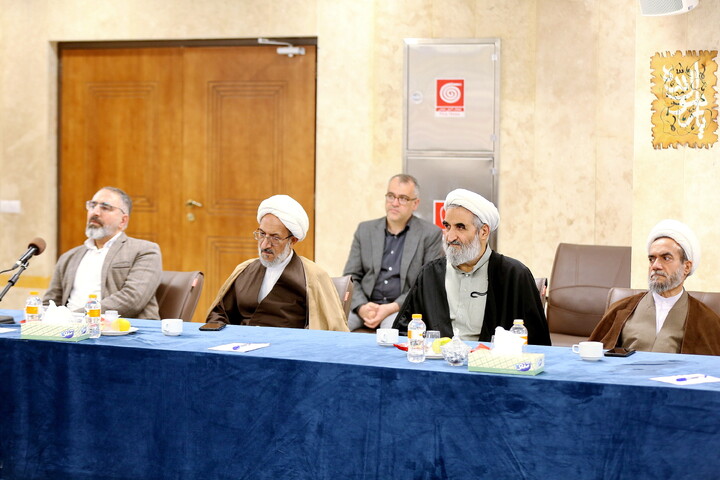 تصاویر/  رونمایی از جلد نهم دانشنامه حج و حرمین شریفین