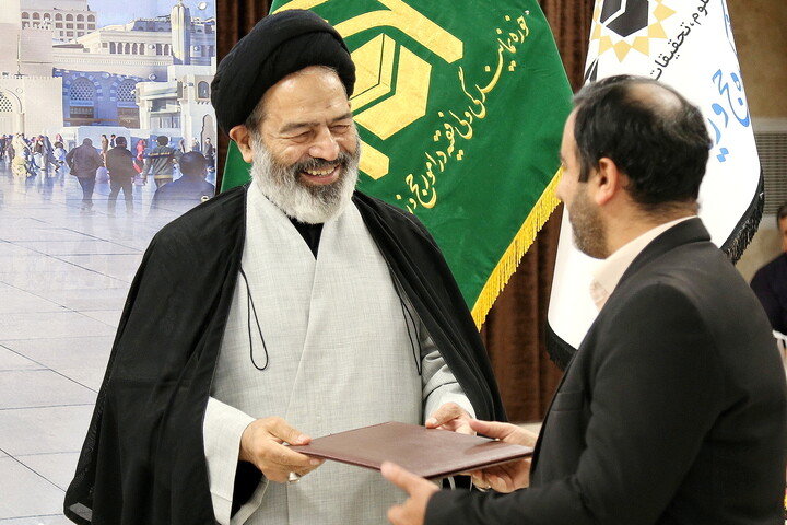 تصاویر/  رونمایی از جلد نهم دانشنامه حج و حرمین شریفین