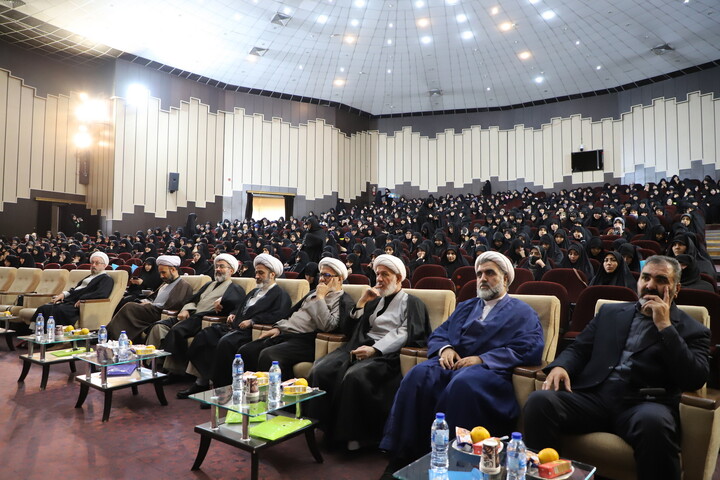 تصاویر / برگزاری همایش «زن تراز در گفتمان انقلاب اسلامی» در تبریز