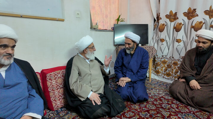 دیدار آیت‌الله شب زنده دار با خانواده شهیدان رسولی و حقانی
