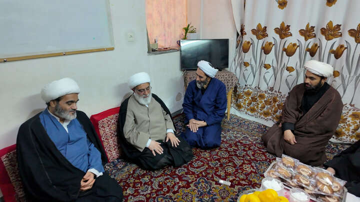 دیدار آیت‌الله شب زنده دار با خانواده شهیدان رسولی و حقانی
