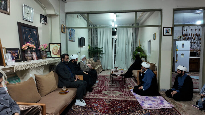 دیدار آیت‌الله شب زنده دار با خانواده شهیدان رسولی و حقانی
