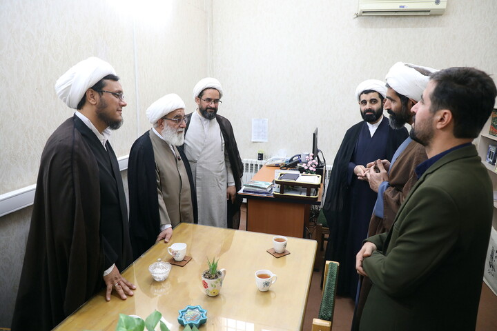 تصاویر/ بازدید آیت الله شب زنده ار از مرکز ملی پاسخگویی به سوالات دینی