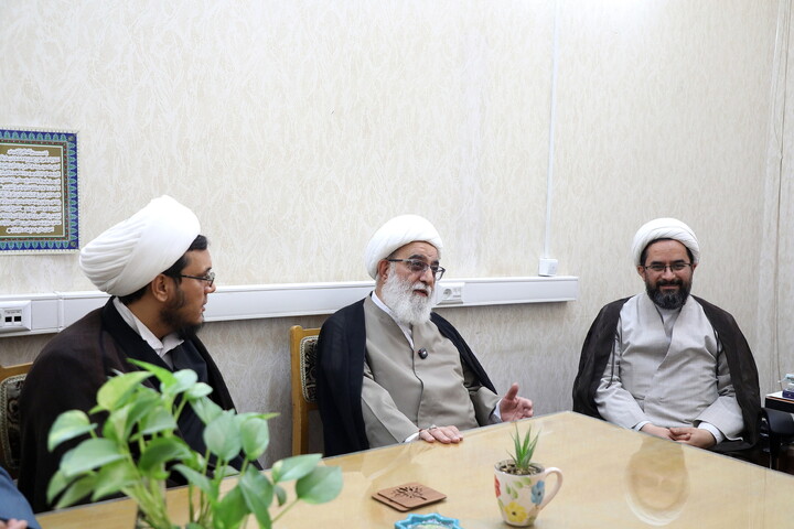 تصاویر/ بازدید آیت الله شب زنده ار از مرکز ملی پاسخگویی به سوالات دینی