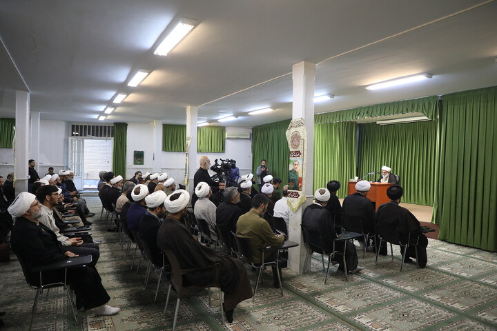 تصاویر/ بازدید آیت الله شب زنده ار از مرکز ملی پاسخگویی به سوالات دینی