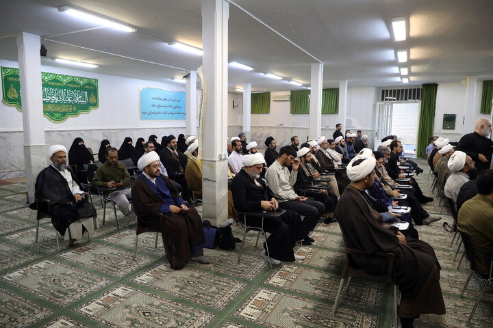 تصاویر/ بازدید آیت الله شب زنده ار از مرکز ملی پاسخگویی به سوالات دینی