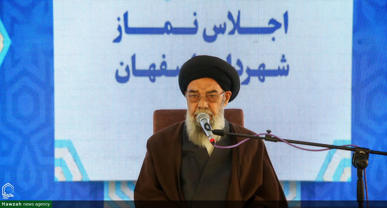 لزوم تبیین مسائل ولایت‌پذیری و فرهنگ تمدن اسلامی در نمازهای جماعت