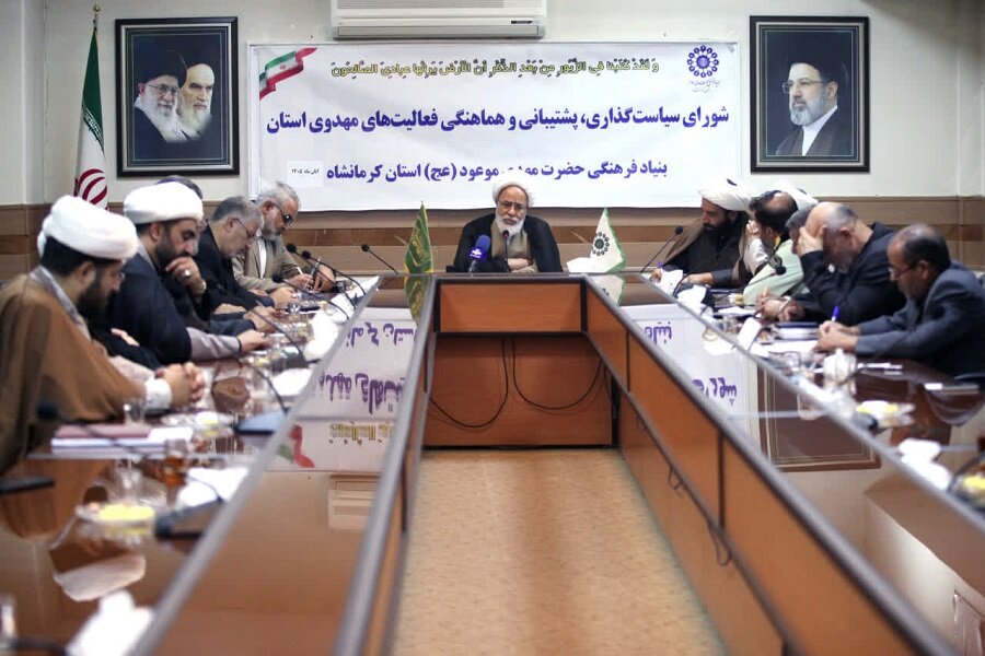 آموزش معارف مهدوی تقویت شود