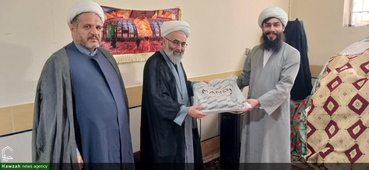 تصاویر / تجلیل امام جمعه نهاوند از روحانیون مستقر در روستاها