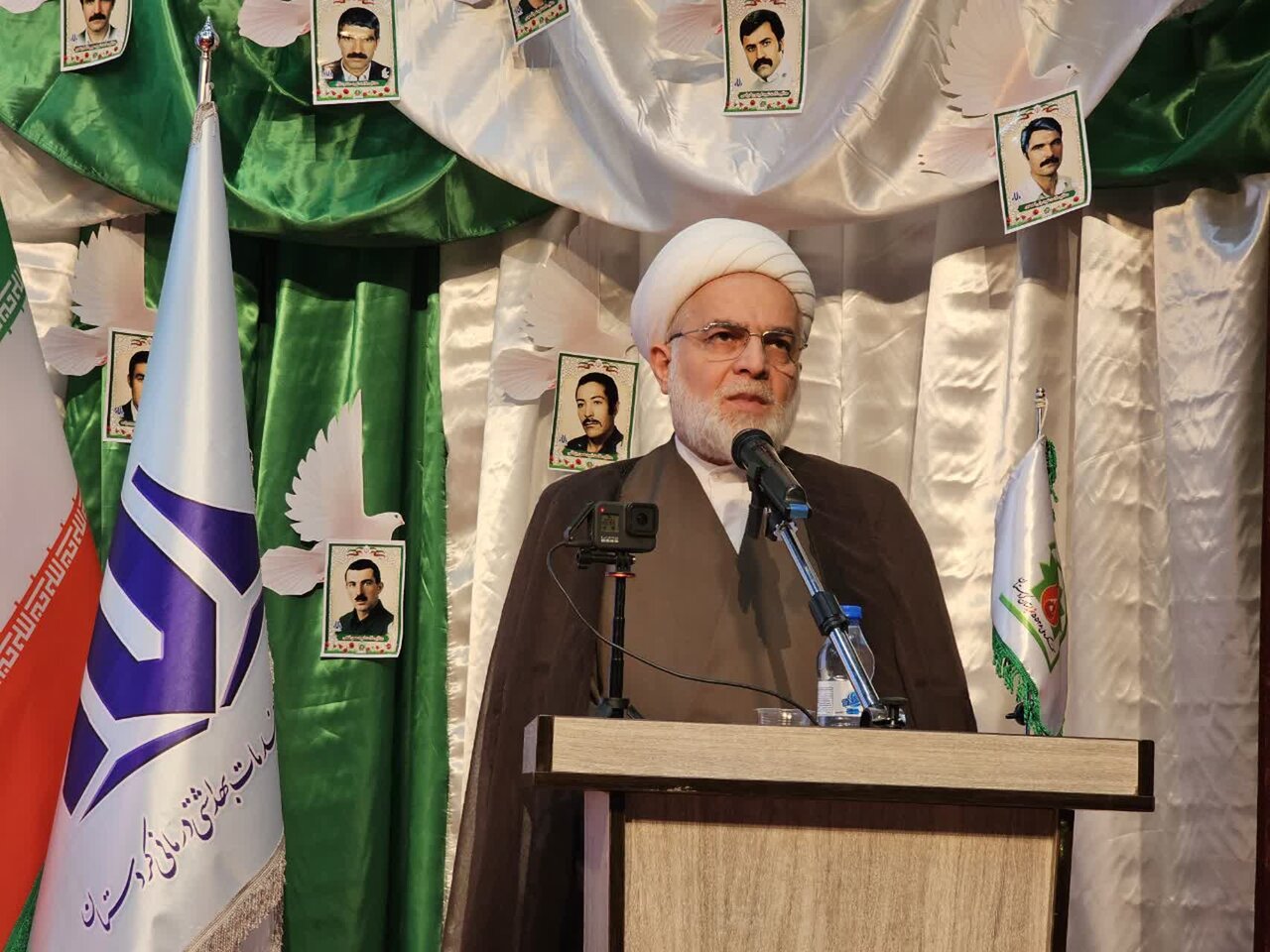 کادر درمان مجاهدانی فداکار در مسیر خدمت به مردم هستند