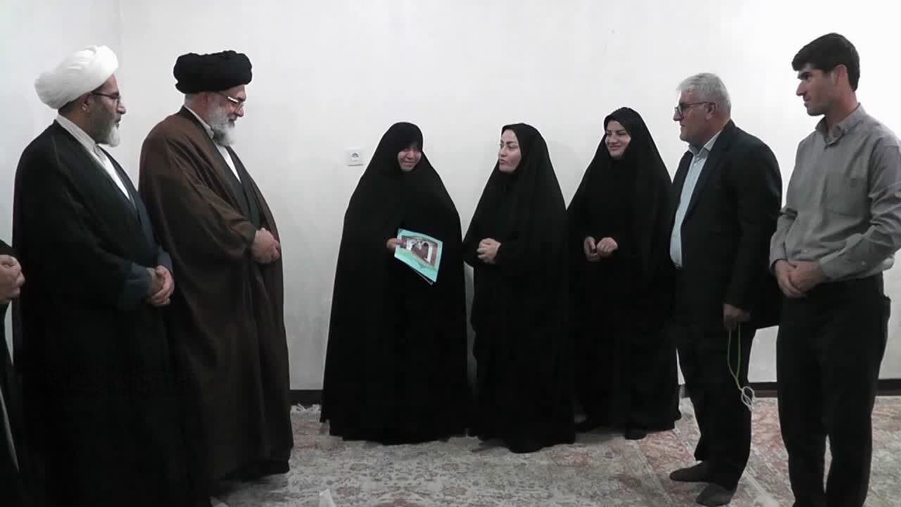 دیدار نماینده ولی فقیه در کهگیلویه و بویراحمد با خانواده شهدای حادثه شاهچراغ