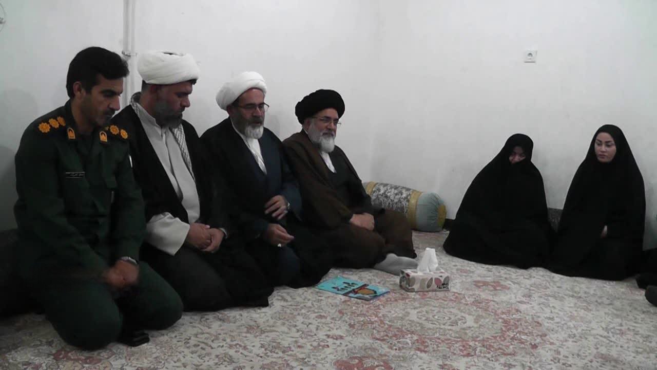 دیدار نماینده ولی فقیه در کهگیلویه و بویراحمد با خانواده شهدای حادثه شاهچراغ
