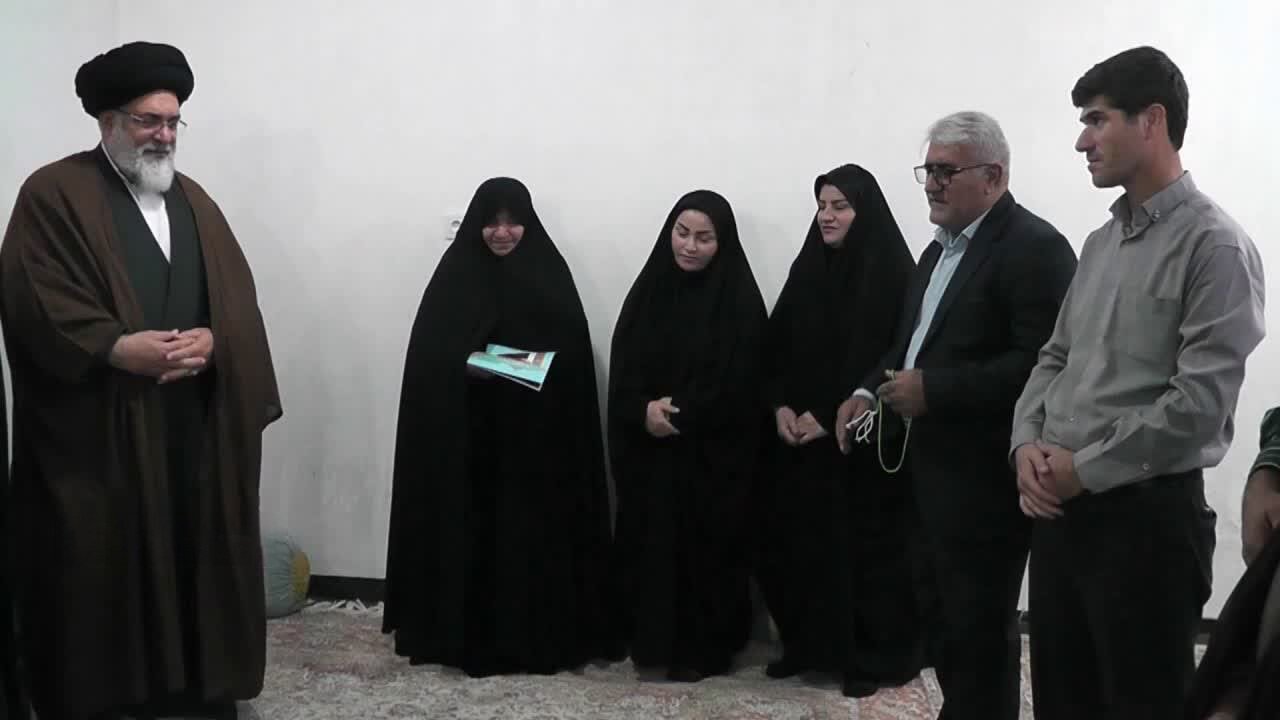 دیدار نماینده ولی فقیه در کهگیلویه و بویراحمد با خانواده شهدای حادثه شاهچراغ