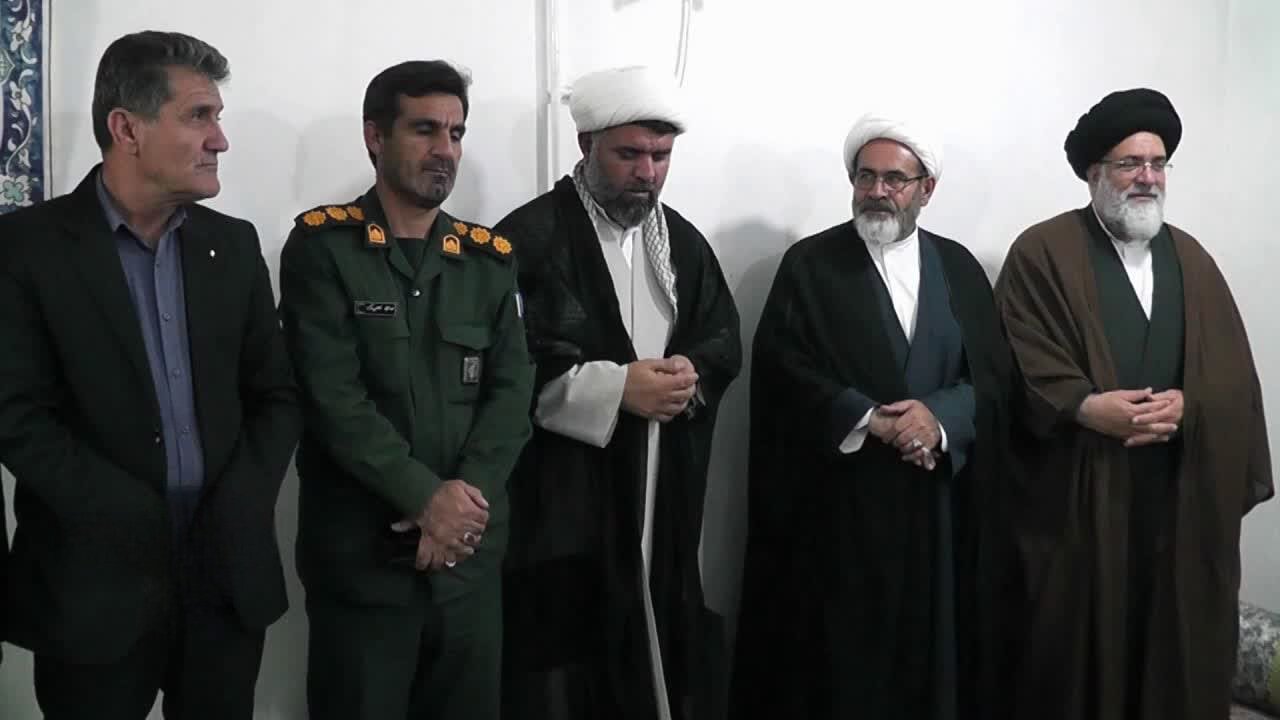 دیدار نماینده ولی فقیه در کهگیلویه و بویراحمد با خانواده شهدای حادثه شاهچراغ