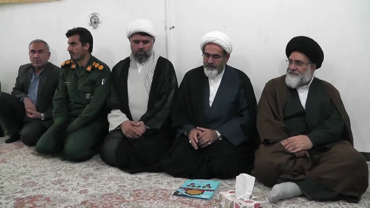 دیدار نماینده ولی فقیه در کهگیلویه و بویراحمد با خانواده شهدای حادثه شاهچراغ