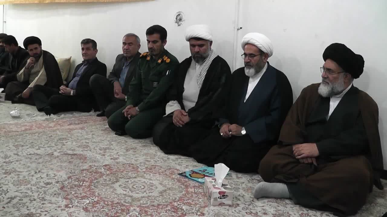 دیدار نماینده ولی فقیه در کهگیلویه و بویراحمد با خانواده شهدای حادثه شاهچراغ