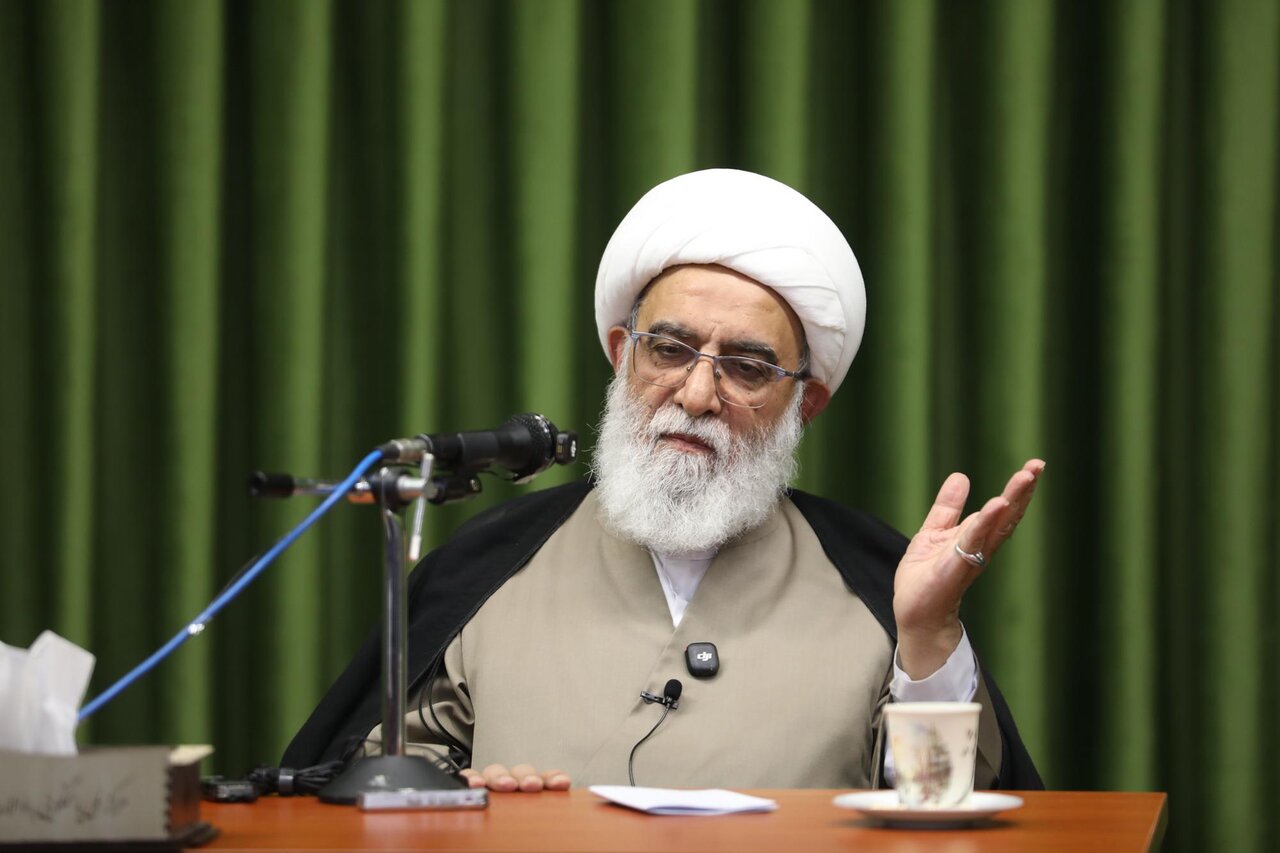 بازدید آیتالله شبزندهدار از مرکز ملی پاسخگویی به سؤالات دینی / خطر زوال اعتقادات از تهدید نظامی مهمتر است