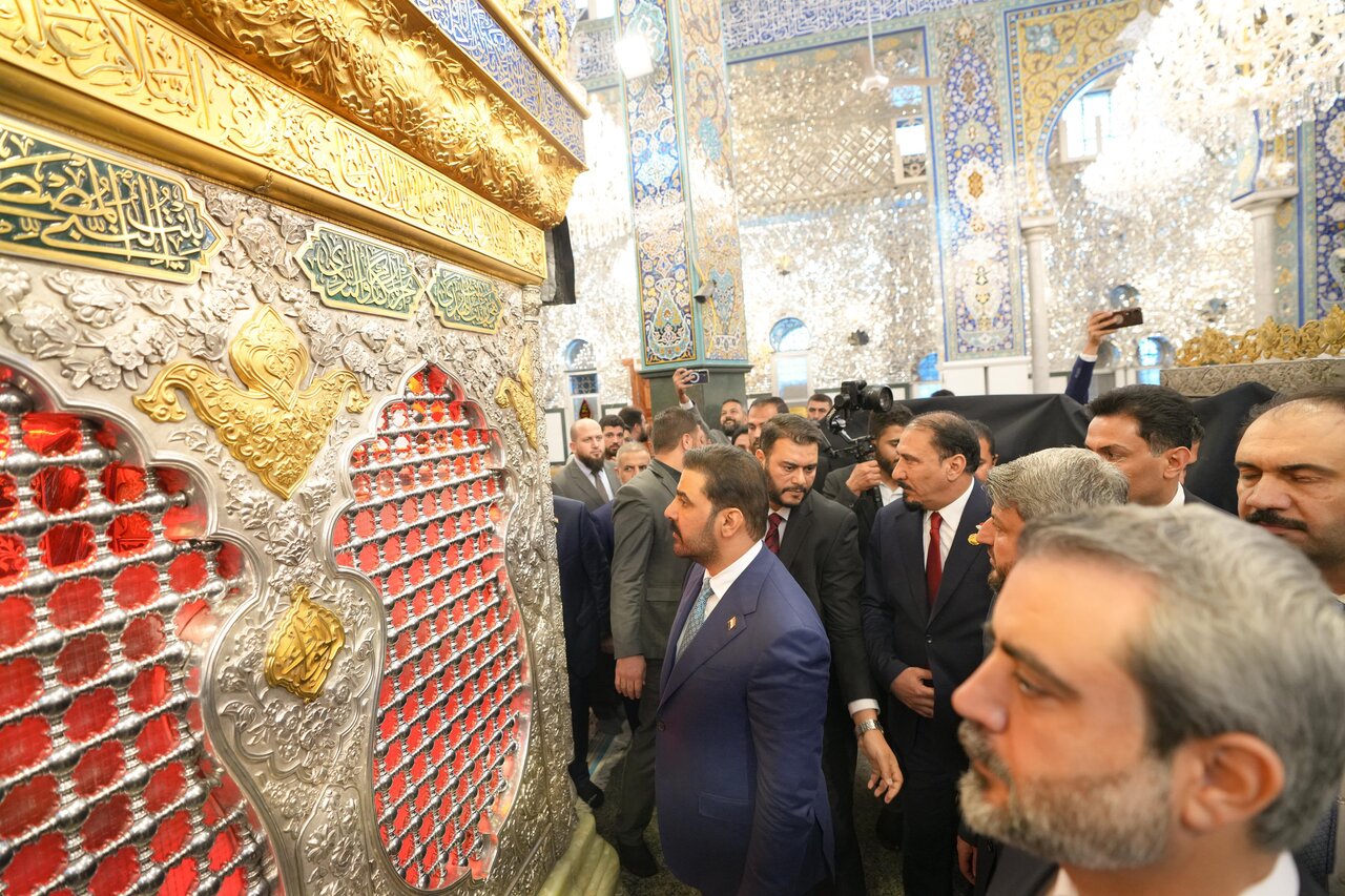 تشرف نخست‌وزیر عراق به حرم مطهر حضرت زینب کبری (س) در دمشق + عکس
