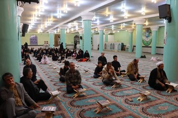 تصاویر/  برگزاری جلسه «در محضر قرآن کریم» در مسجد و مصلای تکاب