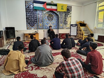 تصاویر / جلسه اخلاق امام جمعه میانه با طلاب این شهرستان