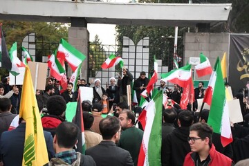 تصاویر / خروش دانشگاهیان دانشگاه های تبریز در لبیک به پیام رهبر معظم انقلاب خطاب به جوانان
