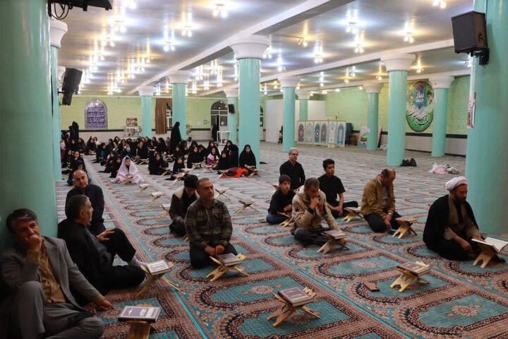 تصاویر/  برگزاری جلسه «در محضر قرآن کریم» در مسجد و مصلای تکاب