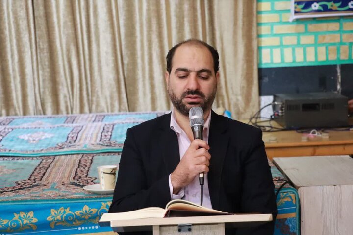 تصاویر/  برگزاری جلسه «در محضر قرآن کریم» در مسجد و مصلای تکاب