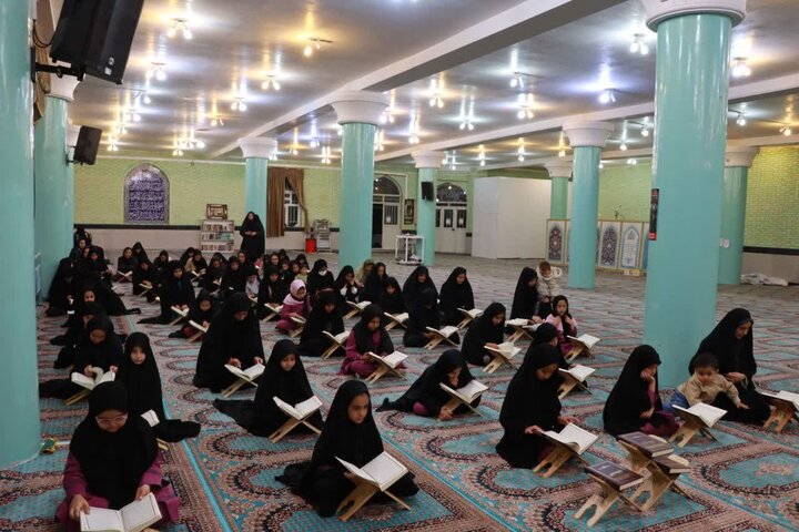 تصاویر/  برگزاری جلسه «در محضر قرآن کریم» در مسجد و مصلای تکاب